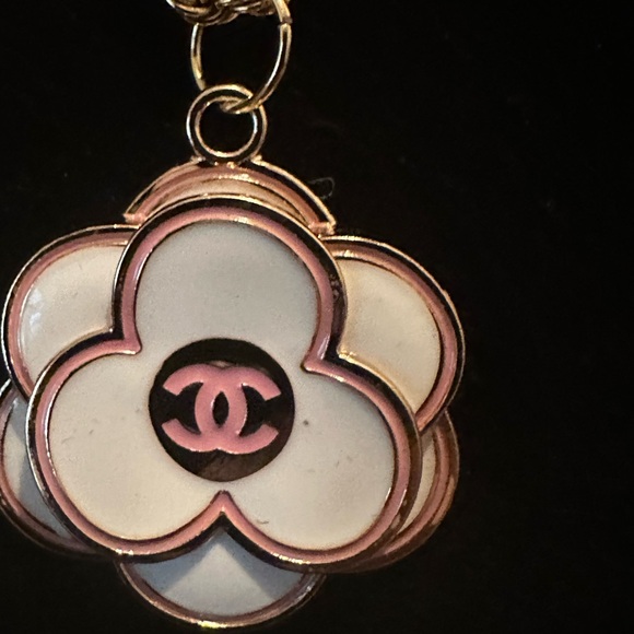 Authentic Chanel Camille flower pendant zipper pull in pink with stainless - Picture 3 of 7